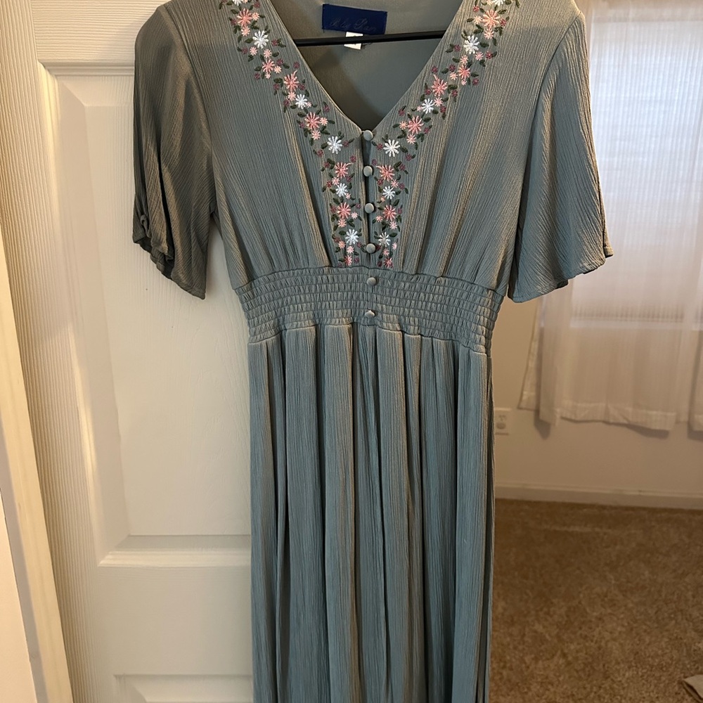 Elegant Gray Floral Embroidered Dress